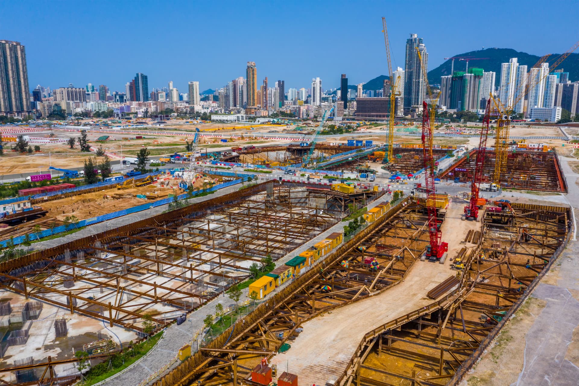 Vista aérea de canteiro de obras
